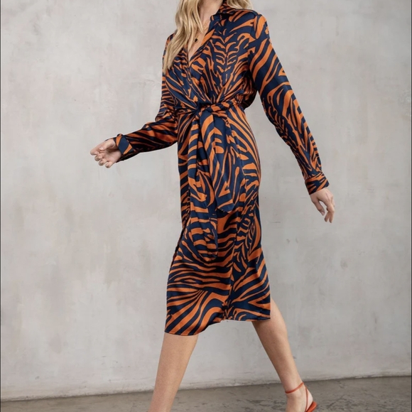LOVESTITCH Risky Business Midi Shirt Dress SIZE SMALL - Picture 1 of 13